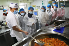 湖北孝感将“泅水进校园”纳入平易近生实事和